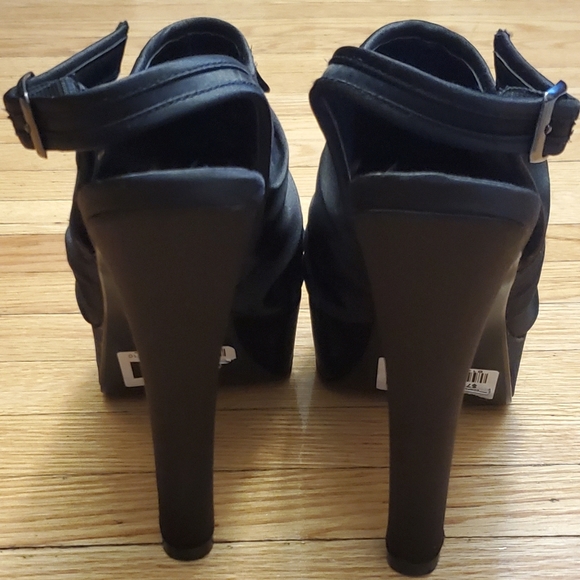 Sexy satin ruffle layered peep toe heels - Picture 3 of 5